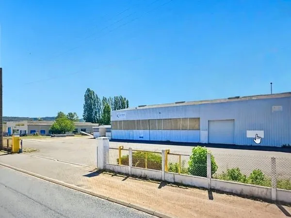 Local industriel 715 m² 