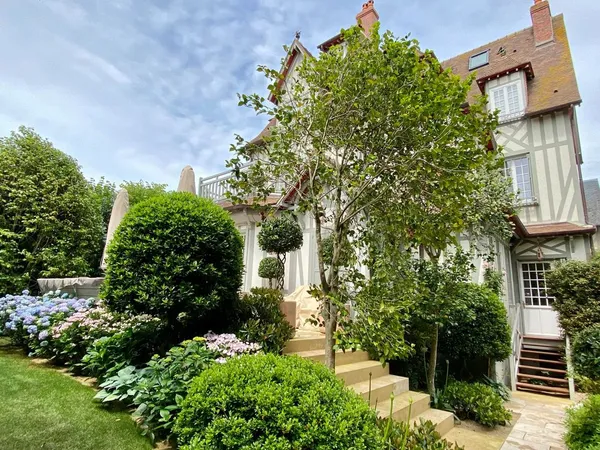 Villa 10 pièces 310 m² 