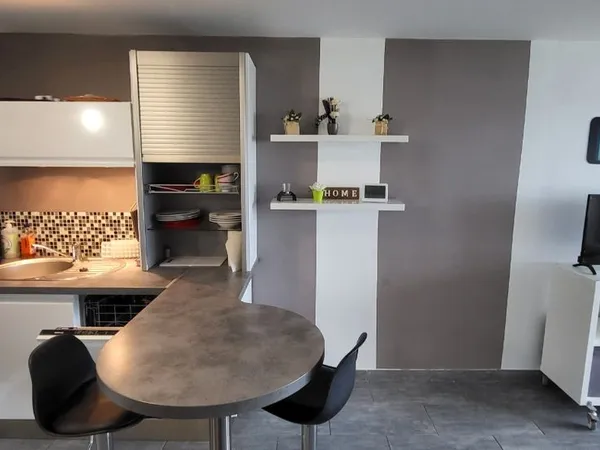 Grand studio cabine contemporain 