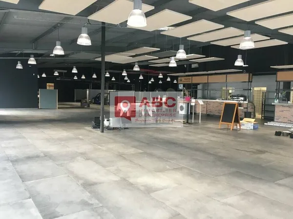 Local commercial 1300 m² 