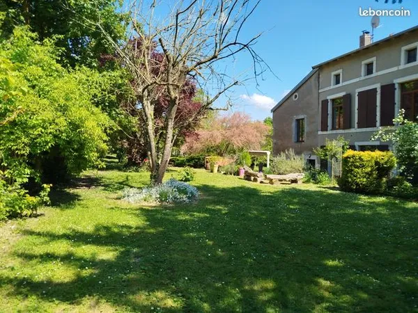 Maison 7 pièces 370 m² 