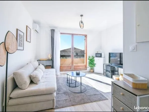 Studio 1 pièce 20 m² 