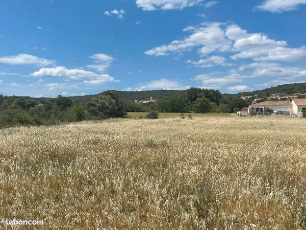 Terrain 707 m² Peret 