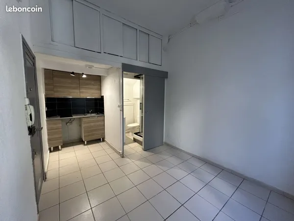 Studette 1 pièce 14 m² 