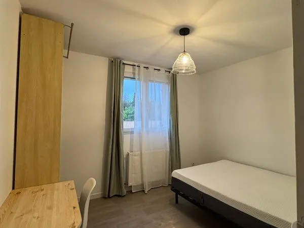 🔹 Chambre cosy 9,5 m² - lit double + bureau 