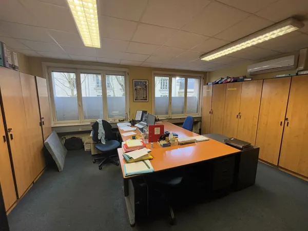 Bureaux de 106m² (possibilité T4) secteur Tête d'Or - Belges climatisé 