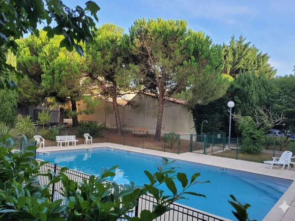 Charmant T2 avec piscine et parking en proximité centre ville/gare 