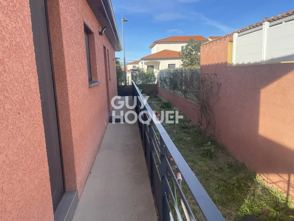 Une villa 3 faces qui respire, dans un secteur paisible : posez vos valises, profitez. 