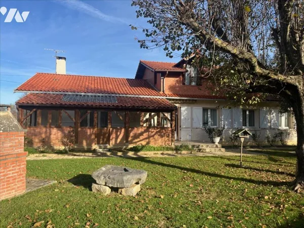 Maison 7 pièces 196 m² 