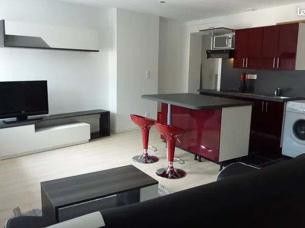 Beau F3 Duplex Meublé Rue Piétonne 