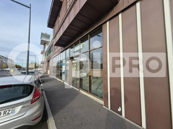 Local commercial 174 m² 