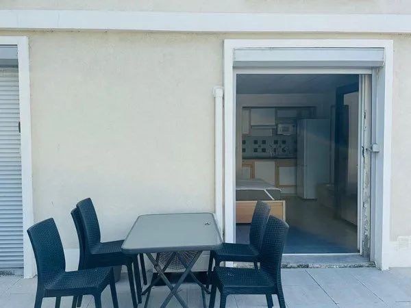 Location studio à l année 