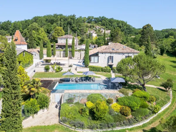 Charmante propriété en pierres en sortie d'un hameau avec superb 