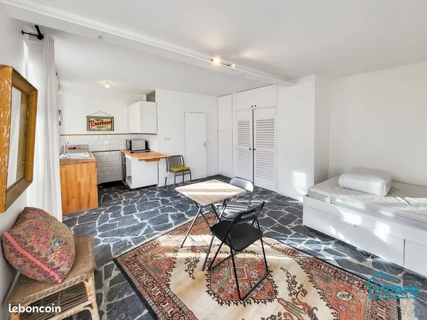 Studio 1 pièce 28 m² 