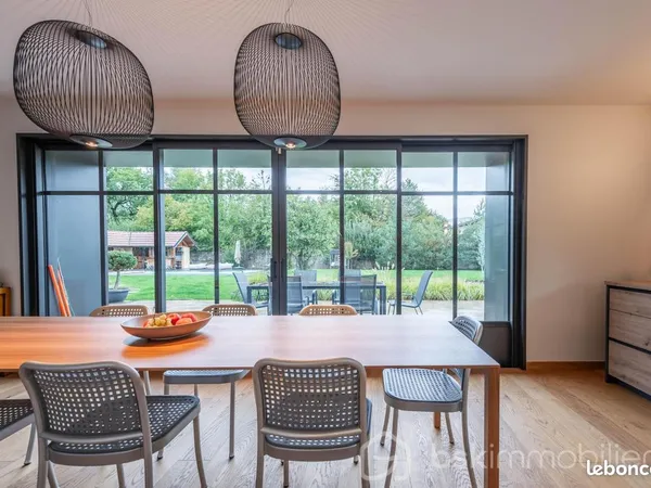 Maison 8 pièces 373 m² 