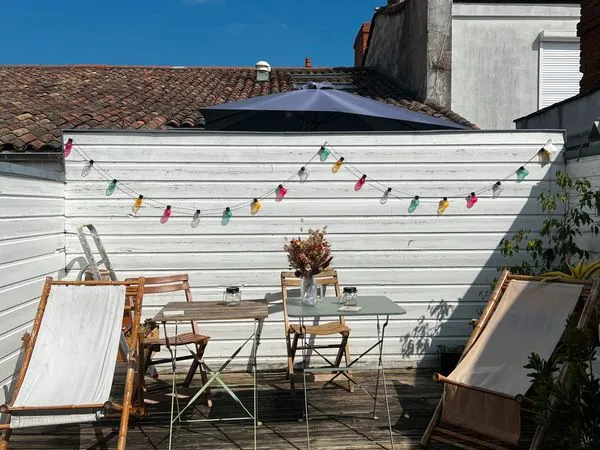 Loue appartement terrasse, lumière et sérénité au Jardin Public 