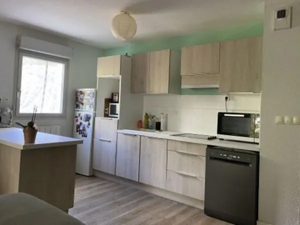 APPARTEMENT F3 MEUBLE AVEC LOGGIA ET PARKING 