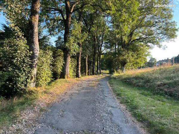 Terrain constructible dans hameau 