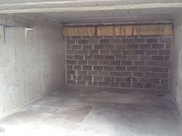Particulier loue un grand garage de 22 m² 
