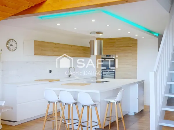 Spacieux T5 en duplex en attique vue Jura et Mont Blanc 