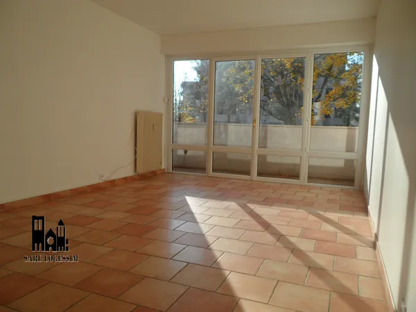 A LOUER - Quartier Turly - T3 avec balcon, parking et cave. 