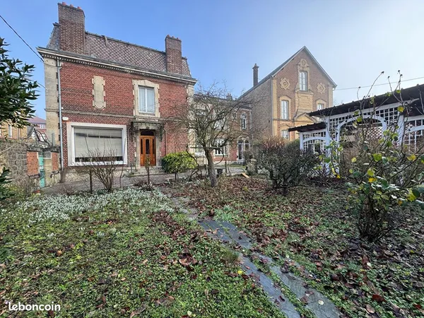 Maison 9 pièces 242 m² 