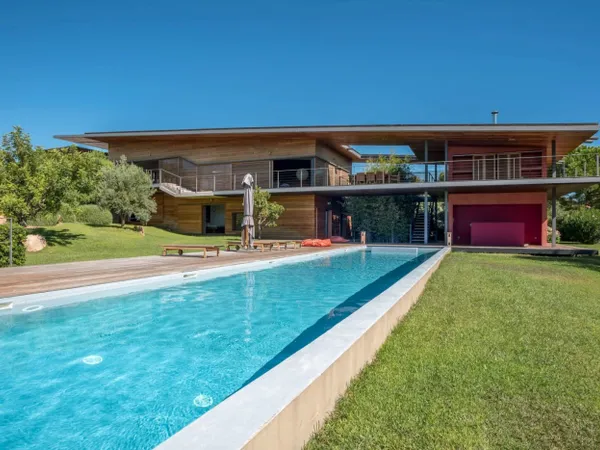 Proche de Palombaggia, maison d'architecte à louer 