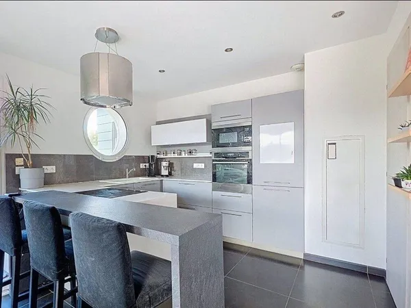 Appartement 4 pièces 104 m² 