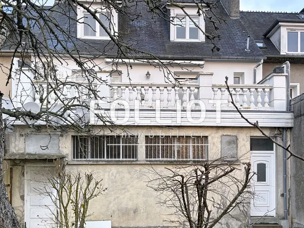 A VENDRE local commercial et appartement à Torigny les Villes - 50160 