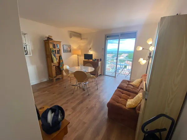 Loue T2 meublé à l'année 