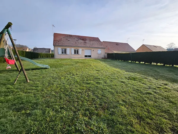 NOUVEAUTE - PAVILLON DE PLAIN PIED AVEC JARDIN GARAGE A LA FLECHE 