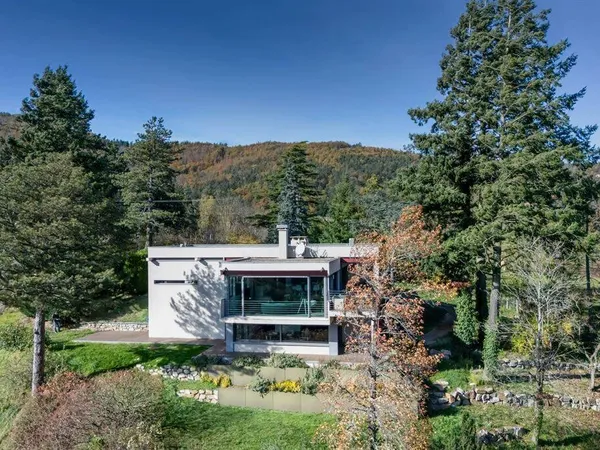 Maison 8 pièces 232 m² 