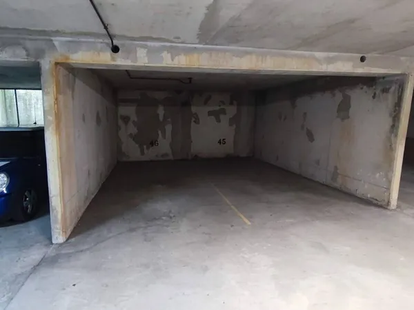 Loue place de parking souterrain proche gare, prise électrique possible 
