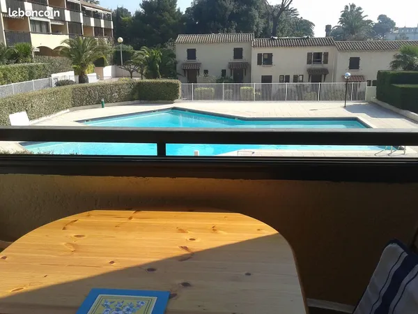 Joli T2 meublé,pour 4 /6 pers , grande piscine, clim, parking privé 