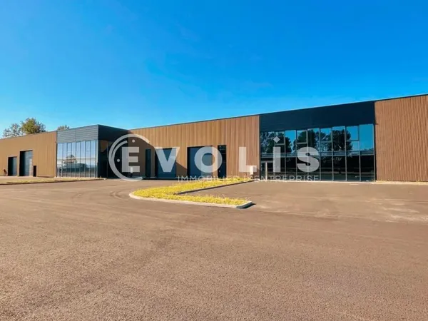 Local d'activité 2 842 m² 