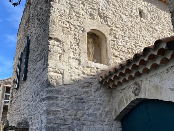 Méjannes-lès-Alès, très belle maison de village en pierre av 