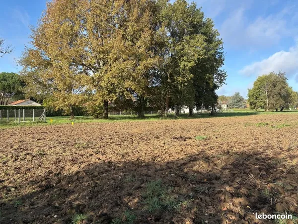 Terrain 1 000 m² Saint Front De Pradoux 