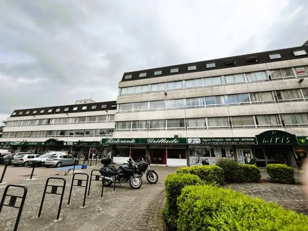 Bureaux 911 m² 