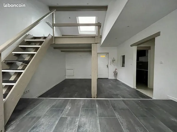 Studio 1 pièce 33 m² 