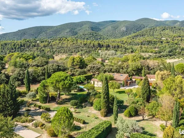 Maison 10 pièces 292 m² 