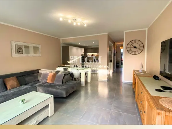 Élégant duplex moderne avec jardin - Luminosité, confort et charme contemporain 