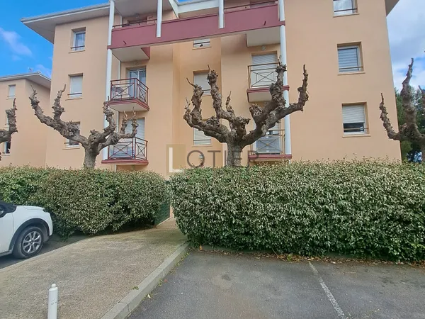 À LOUER T2 SPACIEUX AVEC JARDIN PRIVATIF ET PARKING RÉSI 