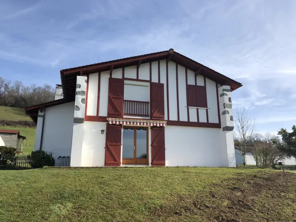 Spacieux T3 de 91 m2 avec garage et jardin 