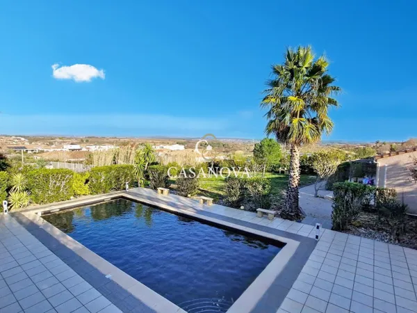 Villa 6 pièces 235 m² 