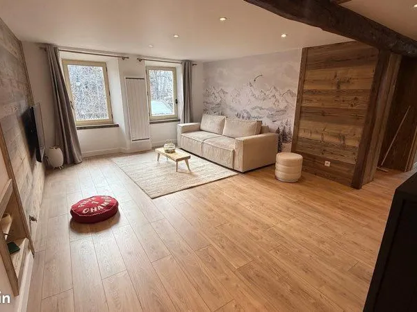 Ensemble de deux appartements et un garage 