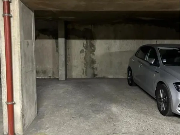 Place de parking belle dimensions - Paris 12 - faibles charges 