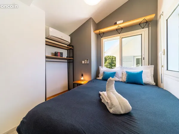Chambre meublée: Literie 4*, Vidéoprojecteur, Jacuzzi 