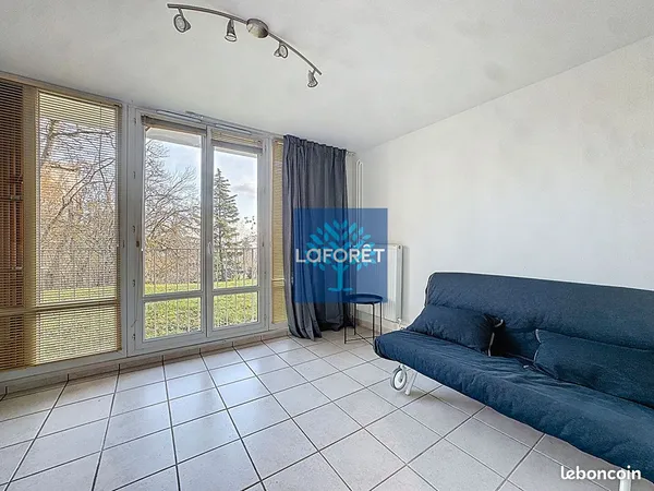 Studio 1 pièce 25 m² 