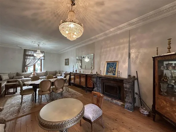 Maison 14 pièces 320 m² 
