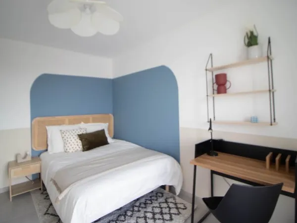 Chambre soignée de 12 m² à louer près de Lyon